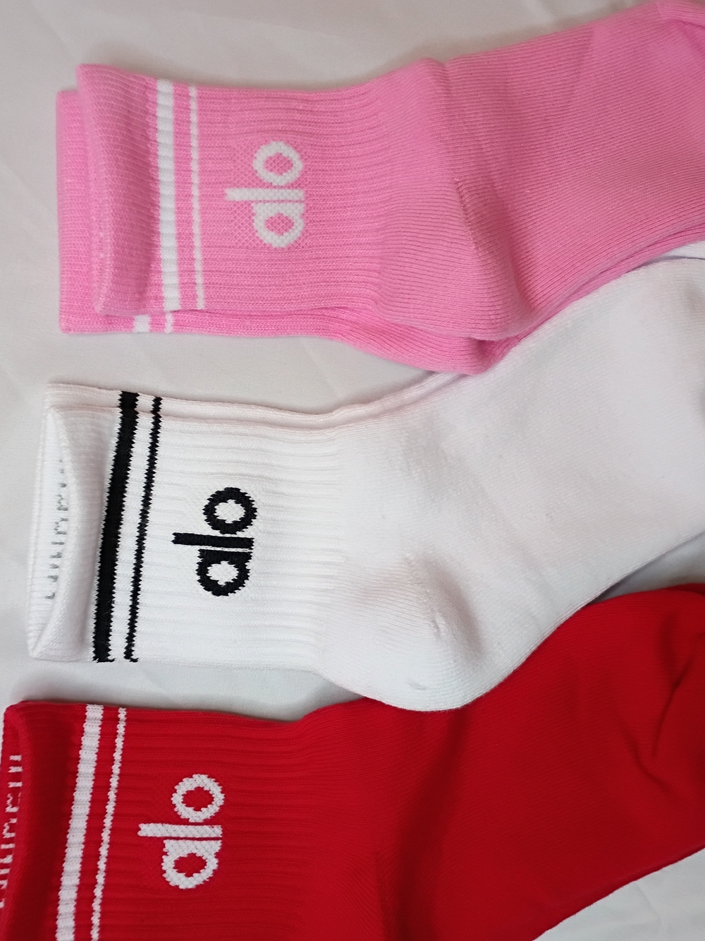 ALO Yoga 3-Pack HALF Crew Socks in Pink, White & Red - Picture 3 of 3